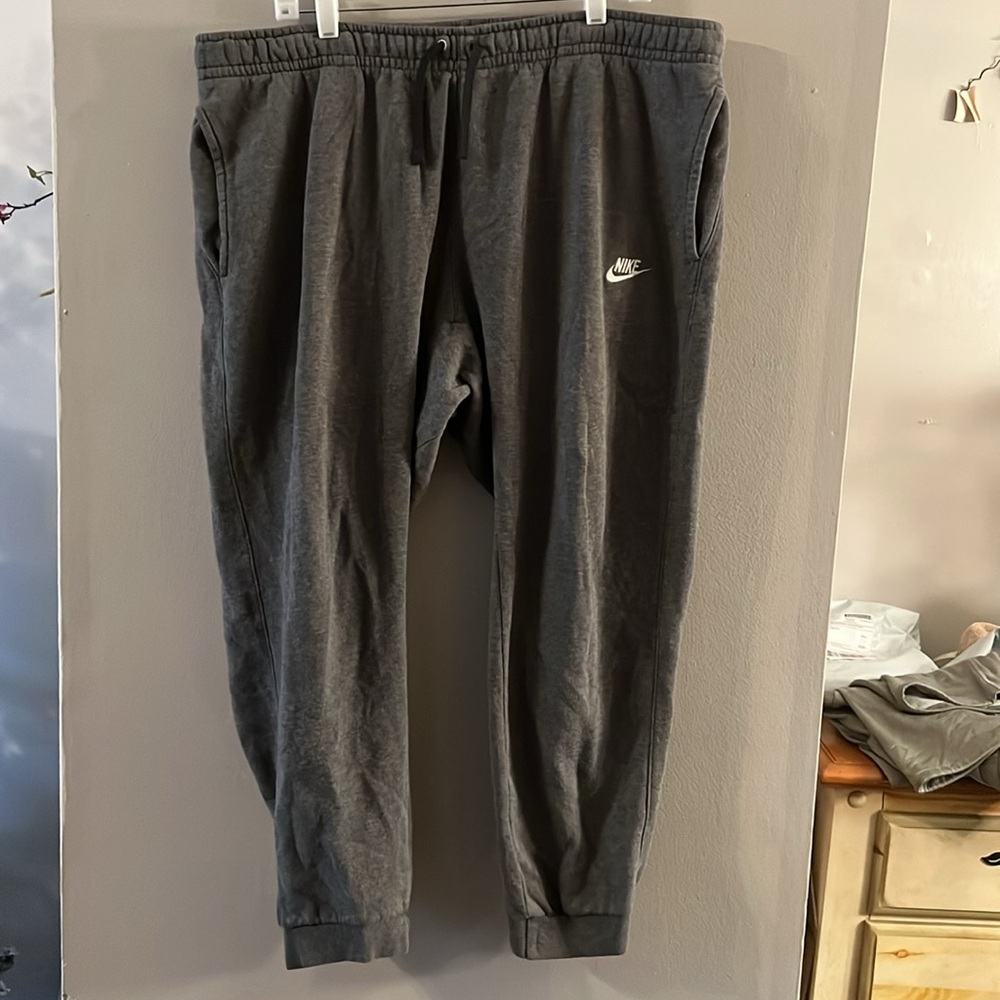 Nike men’s pull on Joggers size XXL